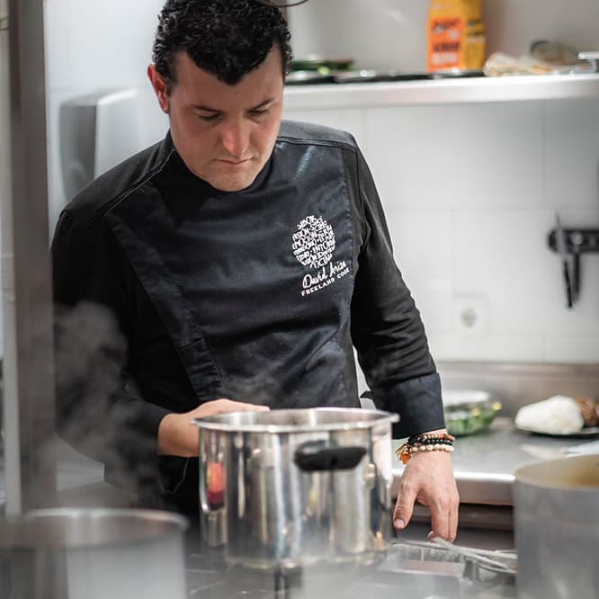 Retrato del cocinero David Ariza